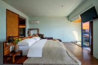 Deluxe Double Room with Side Sea View