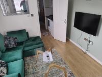 cosy annex close to leeds airport - B&B Guiseley