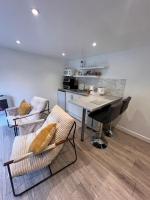 Plas Bach Annexe - Stylish Garden Annexe in the Heart of Prestatyn North Wales Less than 5 mins walk to high street We welcome walkers couples solo travellers or small families More info in host details - Ferienwohnung Prestatyn