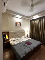 CozyCube Modern Studio - B&B Greater Noida
