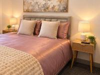 Cannock Town Sleeps 5 Free Parking Wifi Long Stays Contractors Families - B&B Cannock