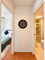 Modern Luxe 2 Br Free Pool Access Parking and Netflix - Bed and Breakfast Manilla