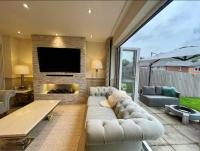 Something Beautiful Apartment Karol - B&B Londra
