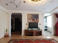 Spacious Apartment near Sarzhyn Yar, Botanic Garden - Ferienwohnung Charkiw