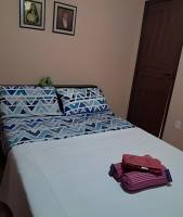 Casa com churrasqueira e quintal, localizada a 300 metros da praia de Cordeirinho - B&B Maricá