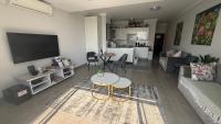 Sea Point ,Your 5 star luxury seaside apartment Inverness No 5 14 Camberwell Road BEST LOCATION super one bedroom with pool, balcony, garden & Sea Views - Ferienwohnung Sipundu