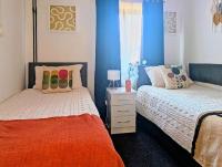 Unique By Monique Kingsholm Bungalow Parking - Chambres d'hôtes Gloucester