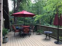 Treehouse, amazing deck view, nearby river access - Bed and Breakfast Shenandoah