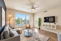 Posh 2BD - Gym, Pool, Parking, W-D - Sleeps 8 - B&B Tempe
