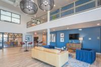 Posh 2BD - Gym, Pool, Parking, W-D - Sleeps 8 - B&B Tempe
