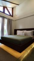 Zimmer mit Queensize-Bett und Gartenblick