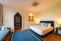 Kamer met Kingsize Bed en Uitzicht op het Zwembad