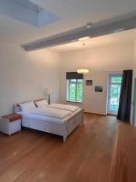 Ruhige Altstadtwohnung mit Balkon und Stellplatz - B&B Wismar
