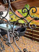 Ruhiges Business Apartment mit Balkon & Homeoffice - nähe Sindelfingen - Bed and Breakfast Aidlingen