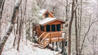 The Cherry in Treehouse Grove at Norton Creek - Chambres d'hôtes Gatlinburg