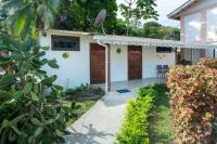 Poolside, 2BR Home, Walk to Beach and Dining - B&B Manzanillo