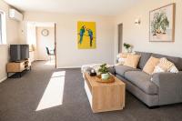 2-Bedroom Cottage Near Airport with Garden & Parking - Ferienwohnung Christchurch