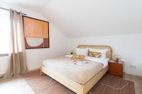 Modernes Apartment mit Küche & Smart-TV im Dachgeschoss - B&B Unterschleißheim