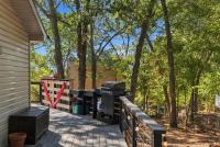 Stylish Family & Group Retreat Near UofA and Trails - B&B Fayetteville