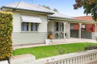 Myrtle on Kincaid - Pet Friendly Close to CBD - B&B Wog Wog