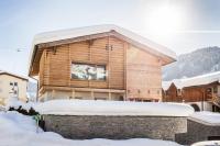 Flachau Retreat, Spacious Apartment with Mountain Views and Parking - Bed and Breakfast Flachau