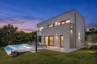Villa Cala Sonriso for 8 people near Pula with heated pool & sea view - Chambres d'hôtes Krnica