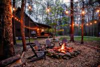 Secluded Cabin - Games, Fire Pit, Hot Tub, Pet OK - B&B Mentone