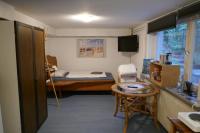 Einzelzimmer im Souterrain, eigener Eingang, mit privater Dusche und WC - Bed and Breakfast Karlsruhe
