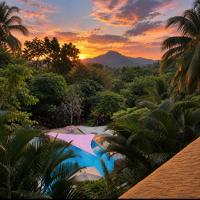 A Touch of Pink - Secret Tropical Retreat with Pool & Mountain Views - Underground River, Fireflies & Waterfalls - Bed and Breakfast Puerto Princesa City