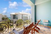 Spacious condo with large living area private balcony & shared pool - B&B Santa Rosa Beach