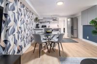 Elegant Trinity Bellwoods 1BR2BA Parkside Retreat - Chambres d'hôtes Toronto
