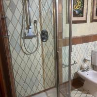 Tweepersoonskamer met 1 of 2 Bedden en Eigen Externe Badkamer