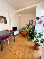 Alojamiento con encanto en planta superior ideal para trabajo y escapadas familiares en Montserrat - B&B Esparreguera