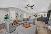 Sleeps 10, Indoor and Outdoor Theaters, Batting Cage, & Games! - B&B Westfield