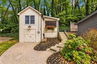 The Oriole hot tub walk or Bike to Saugatuck - B&B Saugatuck