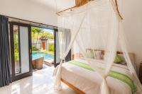 Taman pangeran villa in Seminyak, 2BR large pool, tropical garden in a Prime Location ! - B&B Seminyak