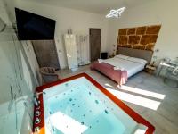 Deluxe Suite mit Whirlpool-Badewanne