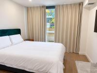 Private Studio next to Macca's - B&B Sydney