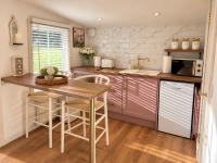 Wild Meadow Cottage - Countryside Views and King Bed - Ferienwohnung Maybole