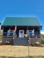 Pokeadot Cabin - Cozy Farm Stay with Pool & Firepit - Ferienwohnung Madisonville