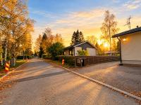 Luxury Finnish Home 2BR - Sauna, Garden & Train - Chambres d'hôtes Vantaa