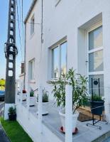 Spacious apartment in Charleroi 100 m² with parking 5 ppl - Bed and Breakfast Charleroi