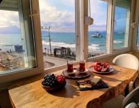 AFİFE Apart, Kusadasi,Denize ve Plaja Sıfır - B&B Kusadasi