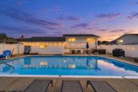 Swim and Relax with a Pool Hot Tub and Renovated HomeHop - B&B Parma