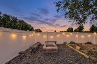 Swim and Relax with a Pool Hot Tub and Renovated HomeHop - Chambres d'hôtes Parma