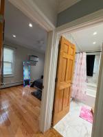 JFK Private Room with HOST Present - Chambres d'hôtes Moorestown