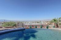 Infinity Pool & Lake Views: Havasu Group Escape - B&B Lake Havasu City