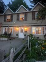 Olde Stone Coach House - Cozy Historic Getaway - B&B Fergus