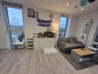 Stylish 2 Bed 2 Bath Flat in Greater London - B&B Croydon