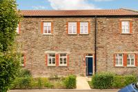 Modern 4Bed-4,5Bath House-Sleeps 11- Private Parking- By FabAccommodation - Chambres d'hôtes Bristol